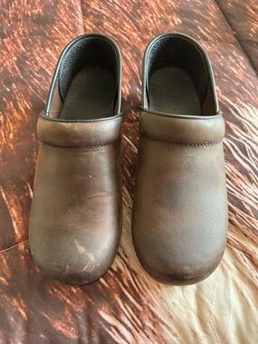 Dansko Brown Leather Slip-On Clogs LIKE NEW size 39